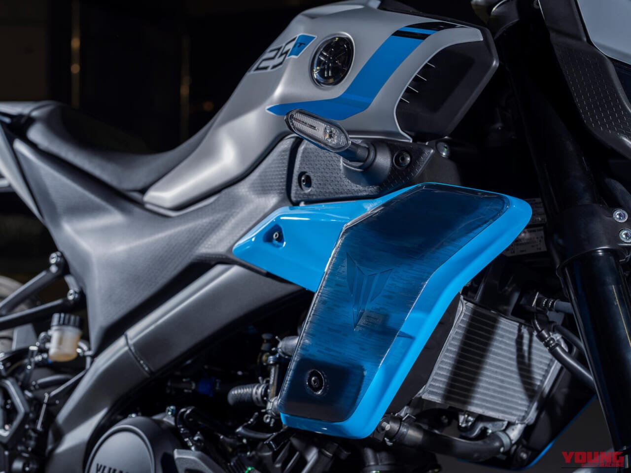 YAMAHA MT-125|鋭い眼光のフロントマスクとレッドラインホワイト導入! VVA搭載125ccストリートファイター「MT-125」が2027年モデルでさらに進化【海外】