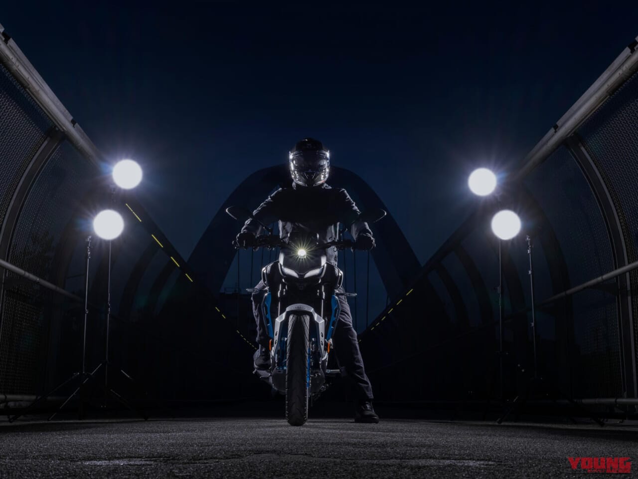 YAMAHA MT-125｜鋭い眼光のフロントマスクとレッドラインホワイト導入! VVA搭載125ccストリートファイター「MT-125」が2027年モデルでさらに進化【海外】