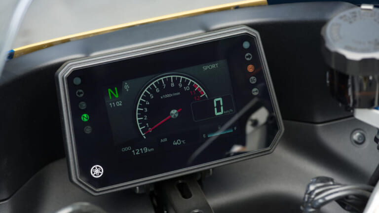 YAMAHA XSR900 GP|シルバーフレームとイエローゼッケンが映える! C.サロンのソノート・ヤマハを再現した「XSR900 GP」ゴロワーズカラーが欧州で登場【海外】