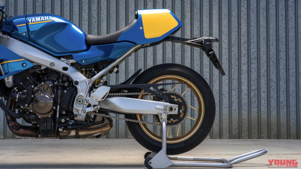 YAMAHA XSR900 GP｜シルバーフレームとイエローゼッケンが映える! C.サロンのソノート・ヤマハを再現した「XSR900 GP」ゴロワーズカラーが欧州で登場【海外】