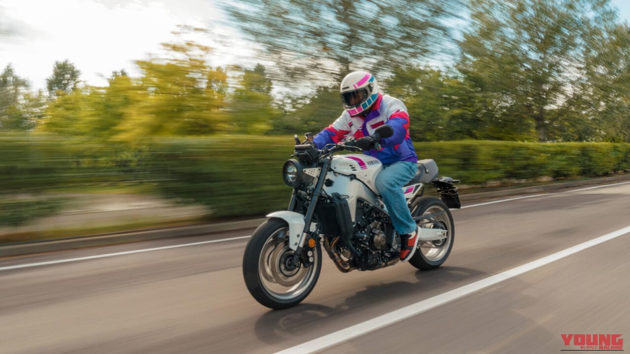 YAMAHA XSR900｜90年代レーシングヘリテージの再臨！名車YZF750R/SPのグラフィックを彷彿とさせるヤマハ「XSR900」ネオンホワイトが登場【海外】