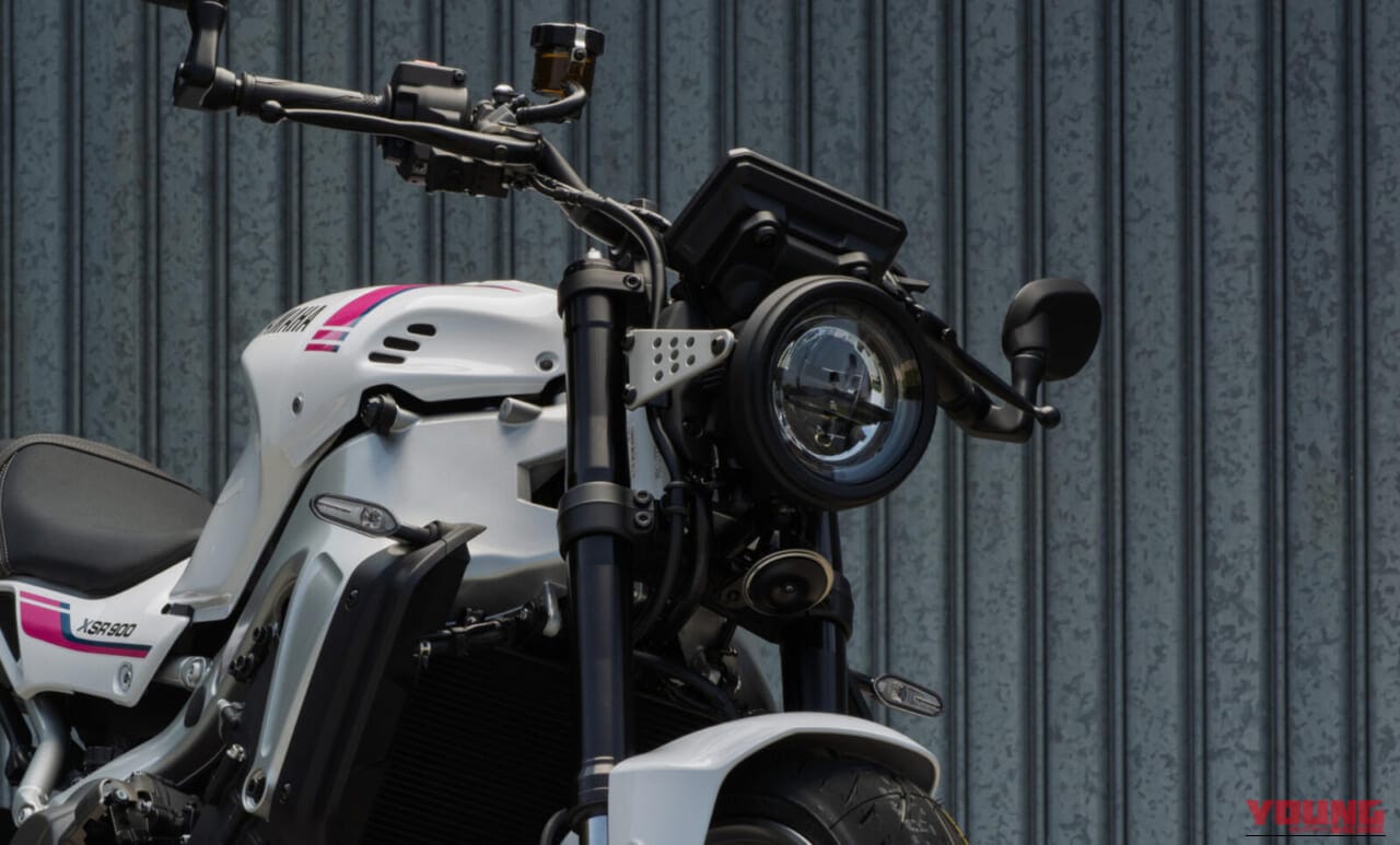 YAMAHA XSR900｜90年代レーシングヘリテージの再臨！名車YZF750R/SPのグラフィックを彷彿とさせるヤマハ「XSR900」ネオンホワイトが登場【海外】