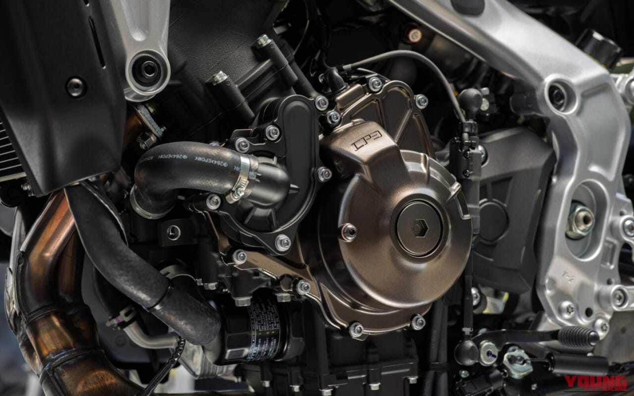 YAMAHA XSR900｜90年代レーシングヘリテージの再臨！名車YZF750R/SPのグラフィックを彷彿とさせるヤマハ「XSR900」ネオンホワイトが登場【海外】