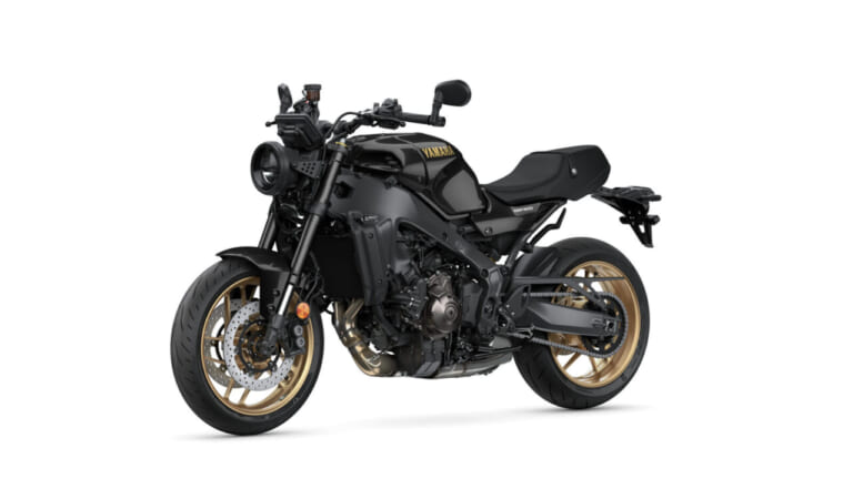 YAMAHA XSR900｜90年代レーシングヘリテージの再臨！名車YZF750R/SPのグラフィックを彷彿とさせるヤマハ「XSR900」ネオンホワイトが登場【海外】