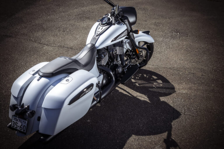 Indian Springfield Dark Horse|【試乗】クラシカルなスタイルを、モダンなディテールで構築。走りも楽しめるクラシック・クルーザー【インディアン・モーターサイクル Springfield Dark Horse】