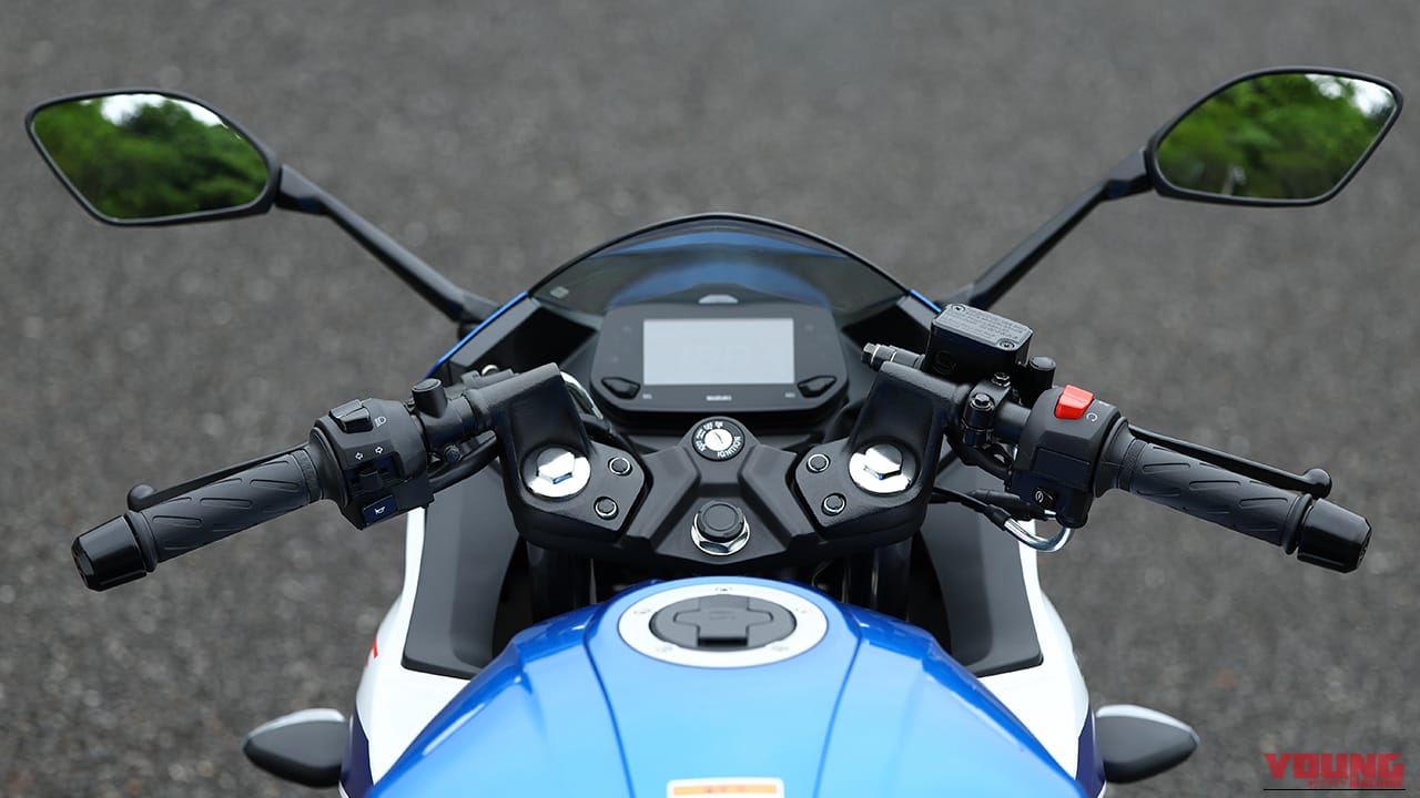 セパレートハンドルはトップブリッジにボルトオン|コスパ最強の250ccフルカウル!スズキ「ジクサーSF250」に全日本ライダー岡崎静夏が試乗「曲がりすぎない」ハンドリングと意外すぎるツアラー適性を徹底インプレ