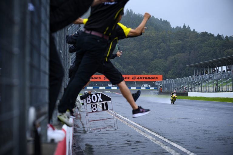 長島哲太 全日本ロードレース選手権第6戦岡山|【ファインダー越しに見た長島哲太×ダンロップの挑戦2026】初優勝を呼び込む一流の駆け引き:全日本ロードレース選手権第6戦岡山