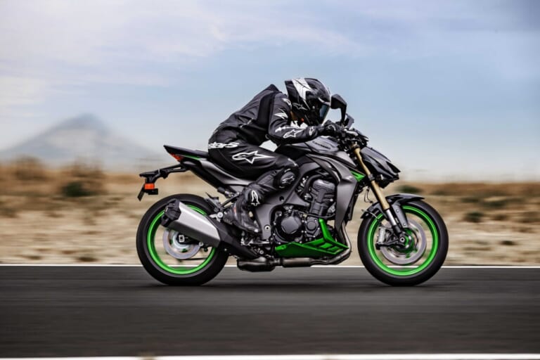 KAWASAKI Z1100SE｜凄みスタイルに新グラフィックと黒キャリパーを融合! カワサキのスーパーネイキッド「Z1100/Z1100 SE」の2027年モデルが登場。魅せるフラッグシップの貫禄