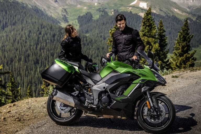 KAWASAKI Ninja 1100SX SE|前後ドラレコ/ETC2.0標準装備に新ブレンボ! パールホワイト新色追加で上質さを増した136PSツアラー「Ninja 1100SX/SE」202年モデルが登場