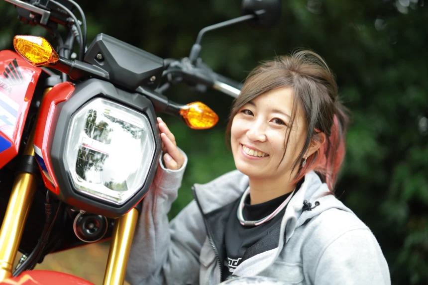 【レッスン教材に選ぶ理由】全日本レーサー・岡崎静夏が語るホンダ「グロム」の真価! 12インチなのに切れ込まない安定感