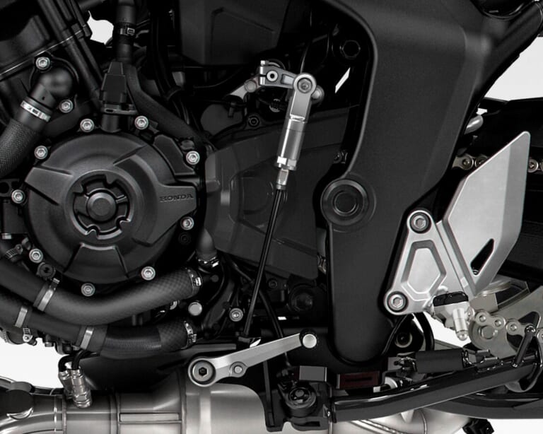 HONDA CB1000GT｜ファイアブレード譲りの直4エンジンに電サスShowa-EERAと21Lタンクを標準装備! ホンダの新型クロスオーバー「CB1000GT」が欧州で展開中
