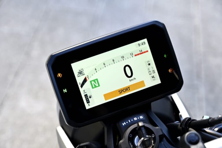 CB400SF|Enjoy Riding!初心者がHonda CB400SF E-Clutchに乗ってみた