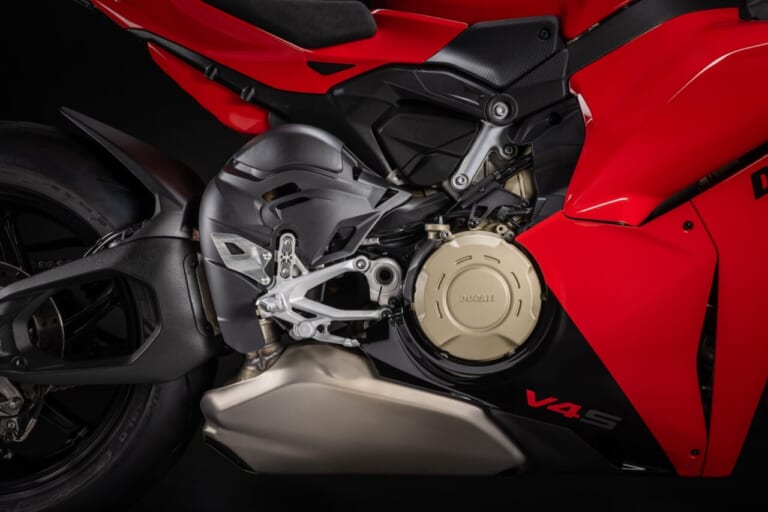 Ducati panigale v4｜218psのデスモセディチV4と15000rpmの高回転! 300km/hで219.3psへ膨らむパワーを実現した、ドゥカティ「パニガーレV4 / S」が2027年4月に日本上陸