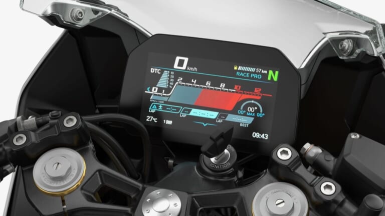 48馬力ツイン＆車重177kg! ウイングレット装備でS1000RRの血統を継ぐミドルSS「BMW F450RR」が誕生【EICMA 2026】