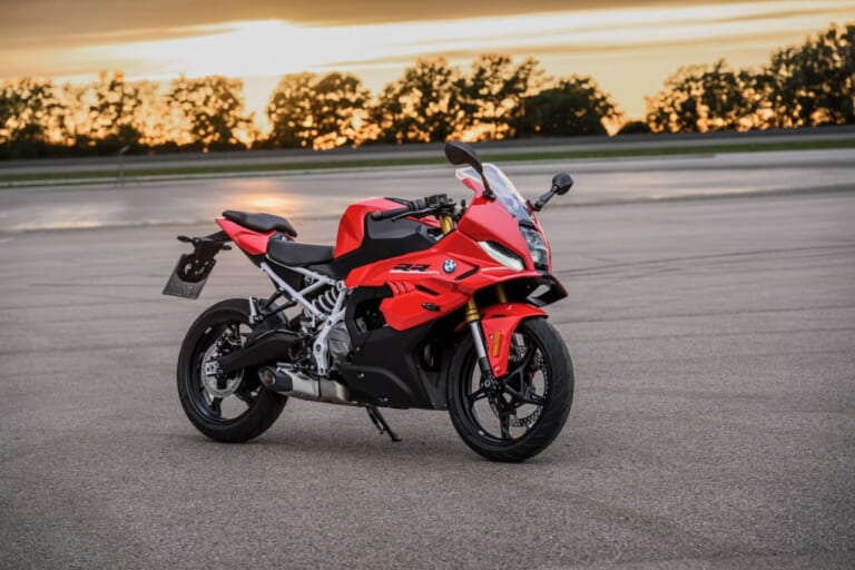 BMW F 450 RR｜48馬力ツイン＆車重177kg! ウイングレット装備でS1000RRの血統を継ぐミドルSS「BMW F450RR」が誕生【EICMA 2026】