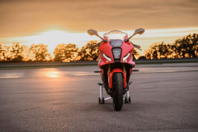 BMW F 450 RR|48馬力ツイン&車重177kg! ウイングレット装備でS1000RRの血統を継ぐミドルSS「BMW F450RR」が誕生【EICMA 2026】