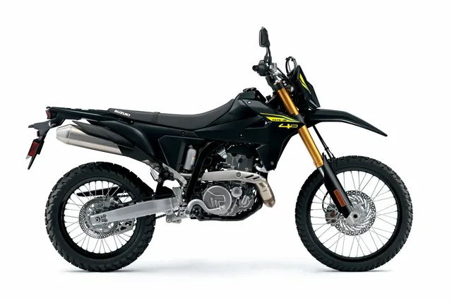SUZUKI DR-Z4S|価格据え置き! 38PSの398cc単気筒「DR-Z4S / SM」2027年モデルが漆黒ブラック&アイアングレーを引っ提げて欧州に投入