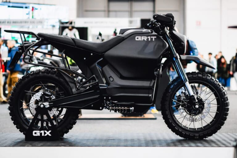 GR1T G1XR Raider｜着脱バッテリー＆スマート機能を凝縮! ドイツ発イタリア設計の電動バイクブランド「GR1T」が解き放つ新スクランブラー＆ストリート【EICMA2026】