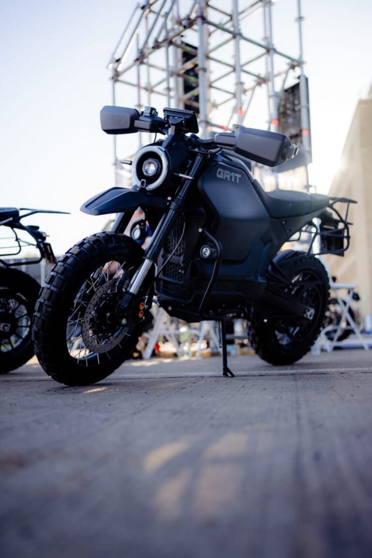 GR1T G1XR Raider｜着脱バッテリー＆スマート機能を凝縮! ドイツ発イタリア設計の電動バイクブランド「GR1T」が解き放つ新スクランブラー＆ストリート【EICMA2026】