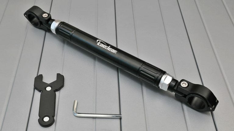 「取付け簡単、効果は抜群」カエディアのアジャストセンターブレース（KDR-HB2）を購入。「ハンドルまわりの印象が変わった…！」スマホホルダーやナビなどのデバイス装着に活躍してくれそう！