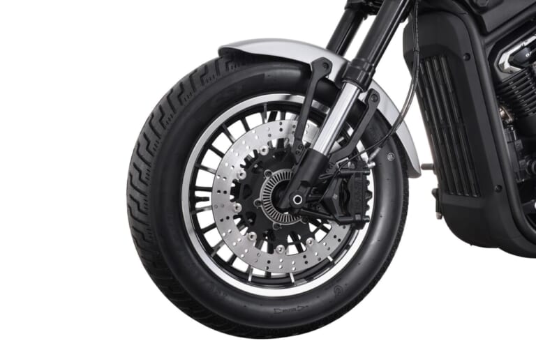 SRV600V2｜フロントブレーキ｜QJMOTORの大型モデルが日本初上陸！原付二種から大型まで選べるクルーザー「SRV」シリーズの魅力