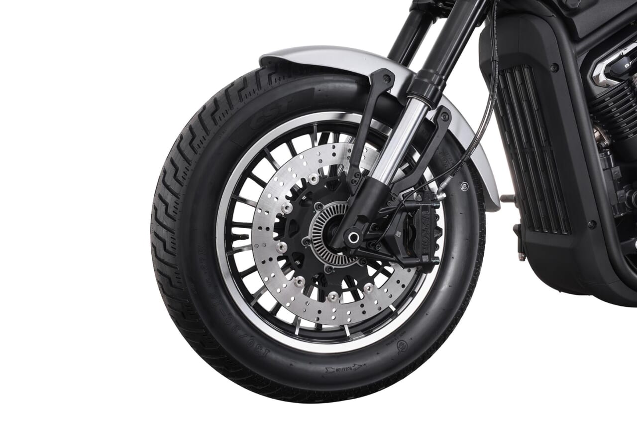 SRV600V2｜フロントブレーキ｜QJMOTORの大型モデルが日本初上陸！原付二種から大型まで選べるクルーザー「SRV」シリーズの魅力