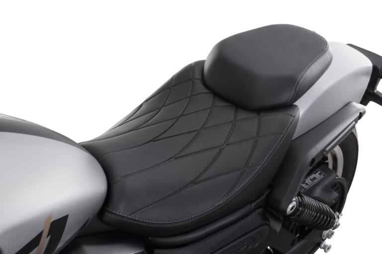 SRV600V2｜シート｜QJMOTORの大型モデルが日本初上陸！原付二種から大型まで選べるクルーザー「SRV」シリーズの魅力