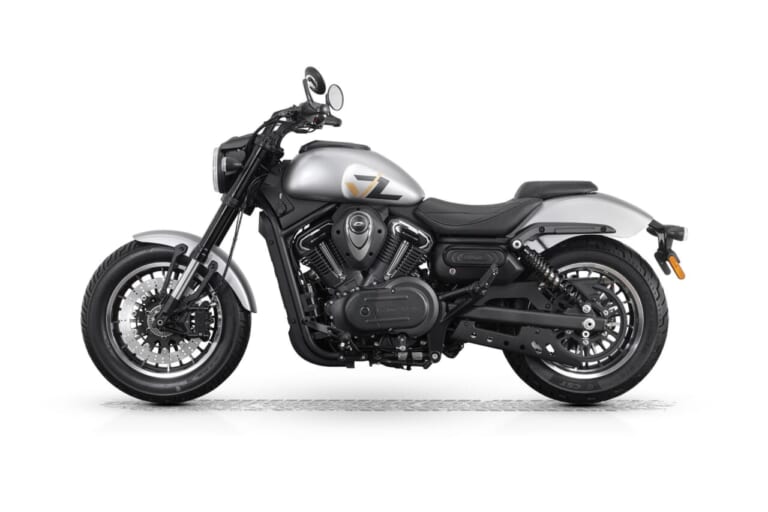 SRV600V2｜シルバー｜QJMOTORの大型モデルが日本初上陸！原付二種から大型まで選べるクルーザー「SRV」シリーズの魅力