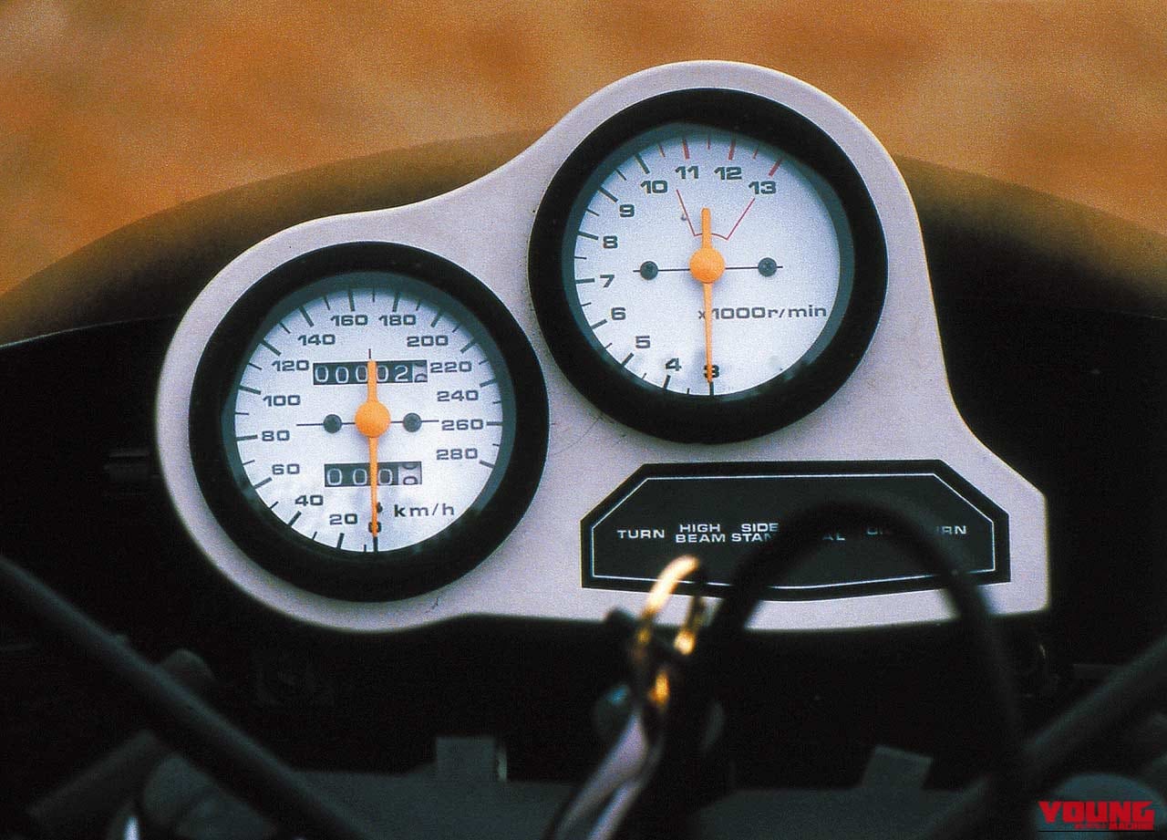 スズキのGSX-Rのメーター類｜「公道ではまさに無敵⋯」軽量ボディに大排気量エンジンをぶち込んだ40年前の名車。とんでもない速さを誇りながら、98年型を最後に姿を消した［スズキ GSX-R1100］