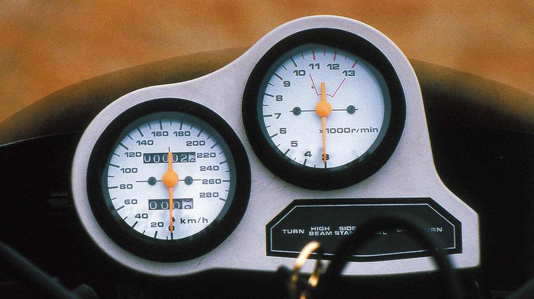「公道ではまさに無敵…」40年前に登場した油冷の怪物［GSX-R1100］｜普通免許で乗れる全天候電動トライクが1位! 限定300台418万円の過給モンスター復活や、わずか3年で消えた美しきヨンフォアetc。10月のバイク&クルマ人気記事TOP10
