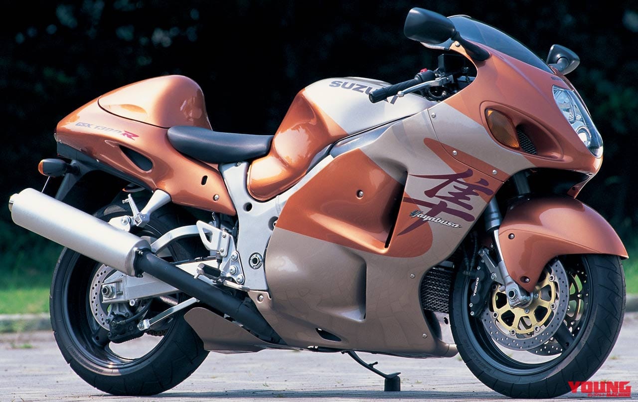 スズキの1999年モデルのGSX-R1000 ハヤブサ｜「公道ではまさに無敵⋯」軽量ボディに大排気量エンジンをぶち込んだ40年前の名車。とんでもない速さを誇りながら、98年型を最後に姿を消した［スズキ GSX-R1100］