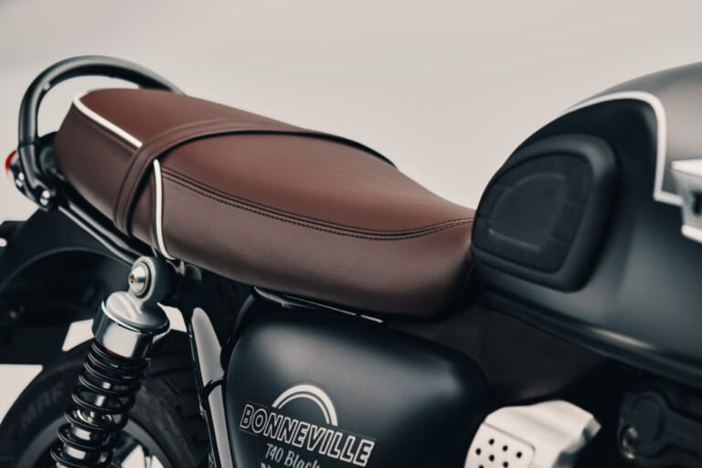 TRIUMPH BONNEVILLE T40｜コーナリングABSやフルカラーTFTを標準装備し、伝統のボンネビルが400ccクラスへ! トライアンフ「BONNEVILLE T40」が2027年春発売