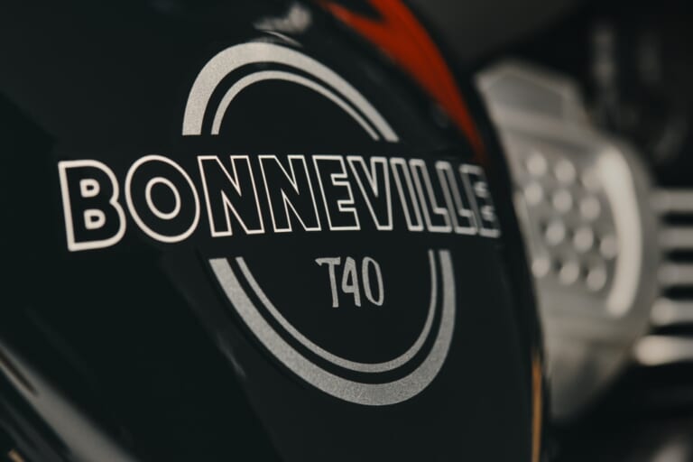 TRIUMPH BONNEVILLE T40｜コーナリングABSやフルカラーTFTを標準装備し、伝統のボンネビルが400ccクラスへ! トライアンフ「BONNEVILLE T40」が2027年春発売