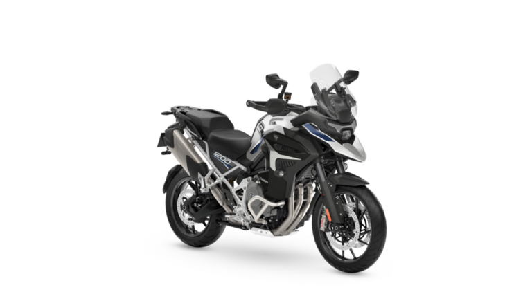 TRIUMPH TIGER 1200|前後レーダー&Apple CarPlay対応! 158PSへの出力向上と自動車高調整で足つき性が劇的に向上した、トライアンフのリッターオーバー新型アドベンチャー2027年モデルが登場