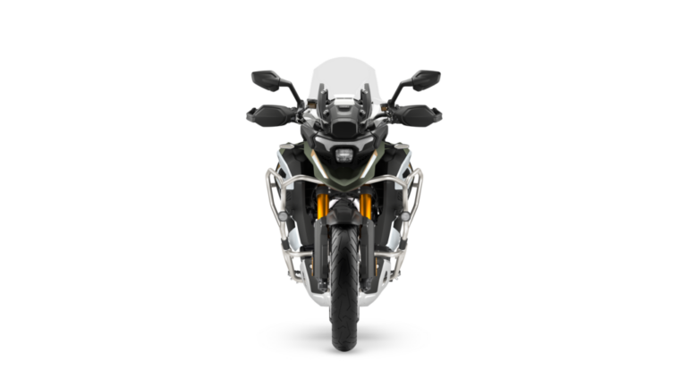TRIUMPH TIGER 1200|前後レーダー&Apple CarPlay対応! 158PSへの出力向上と自動車高調整で足つき性が劇的に向上した、トライアンフのリッターオーバー新型アドベンチャー2027年モデルが登場