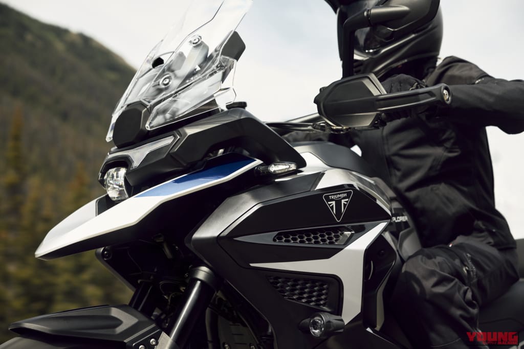 TRIUMPH TIGER 1200｜前後レーダー＆Apple CarPlay対応! 158PSへの出力向上と自動車高調整で足つき性が劇的に向上した、トライアンフのリッターオーバー新型アドベンチャー2027年モデルが登場