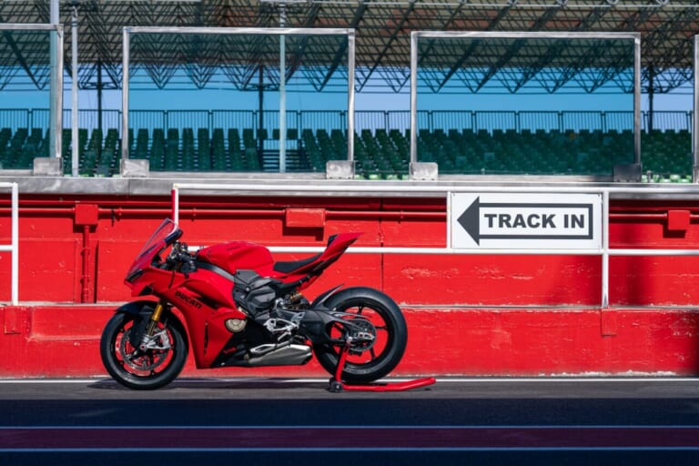 Ducati panigale v4｜218psのデスモセディチV4と15000rpmの高回転! 300km/hで219.3psへ膨らむパワーを実現した、ドゥカティ「パニガーレV4 / S」が2027年4月に日本上陸