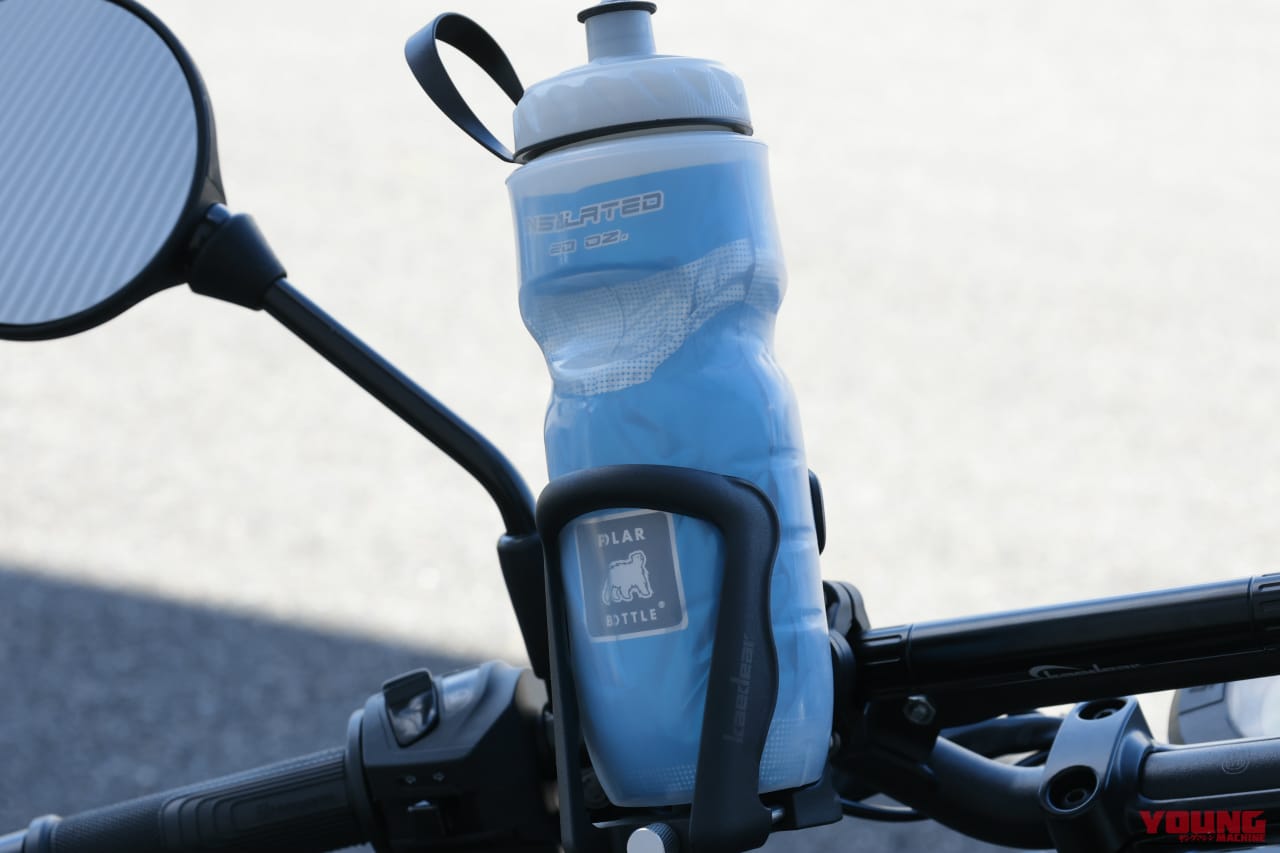 ｜「コレめっちゃいいじゃん」簡単装着で愛車の快適性がUP！ 2000円でできる即効カスタム！ 幅広い車種に対応する［カエディア・KDR-M219］を実際に取り付けてみた！