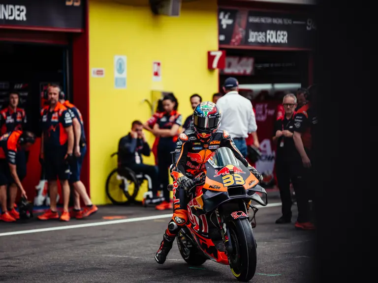 KTM RC16｜「ドゥカティを脅かすほどの直線番長」MotoGP史上最高速を記録！ F1のレッドブル・レーシングと共同開発した空力を持つマシンがオークションに出品［KTM RC16］