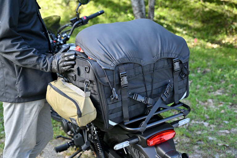 収納ギアケース_ペグハンマーケース｜帰りのパッキングで悶絶するライダーへ “超フィット”なギアケースで、キャンプツーリングの積載ストレスを完全撃破せよ！