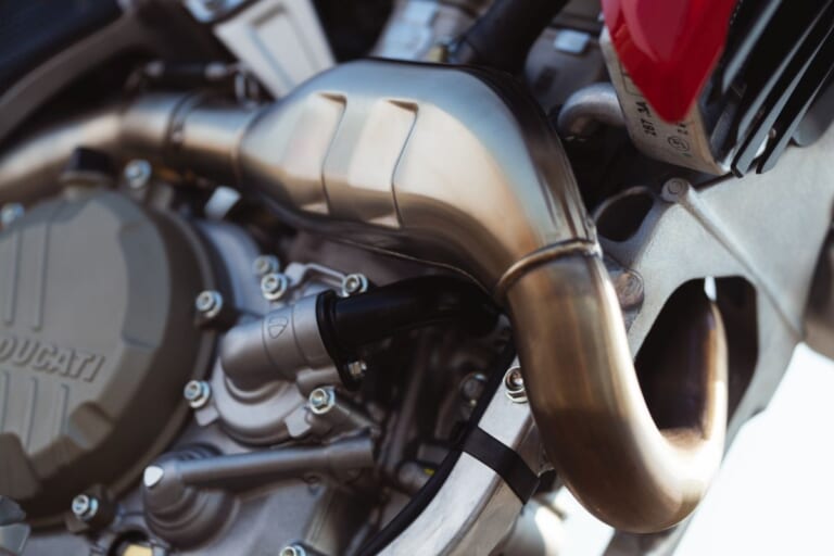 DUCATI Desmo450 SM｜デスモドロミック単気筒は1万1900rpmまで回る! ドゥカティ初のレーシング・スーパーモト「Desmo450 SM」が2026年12月より欧州発売