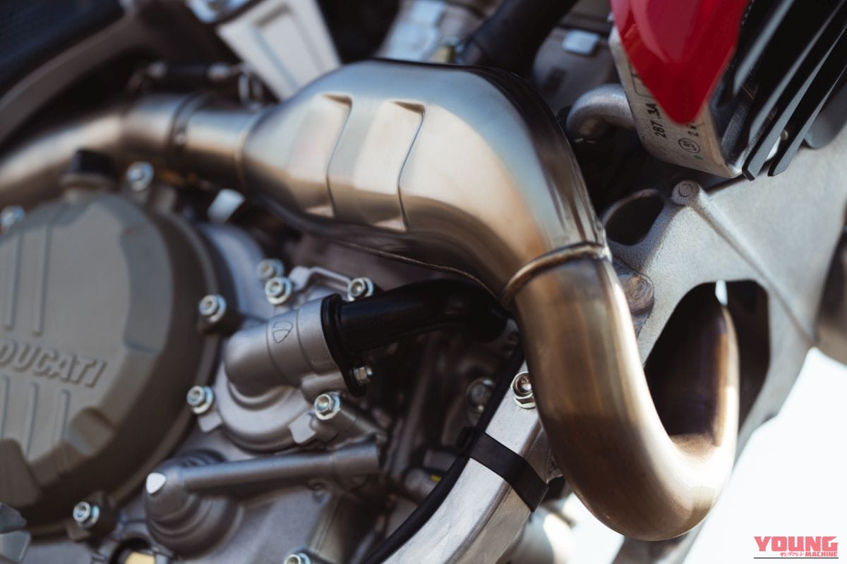 DUCATI Desmo450 SM|デスモドロミック単気筒は1万1900rpmまで回る! ドゥカティ初のレーシング・スーパーモト「Desmo450 SM」が2026年12月より欧州発売