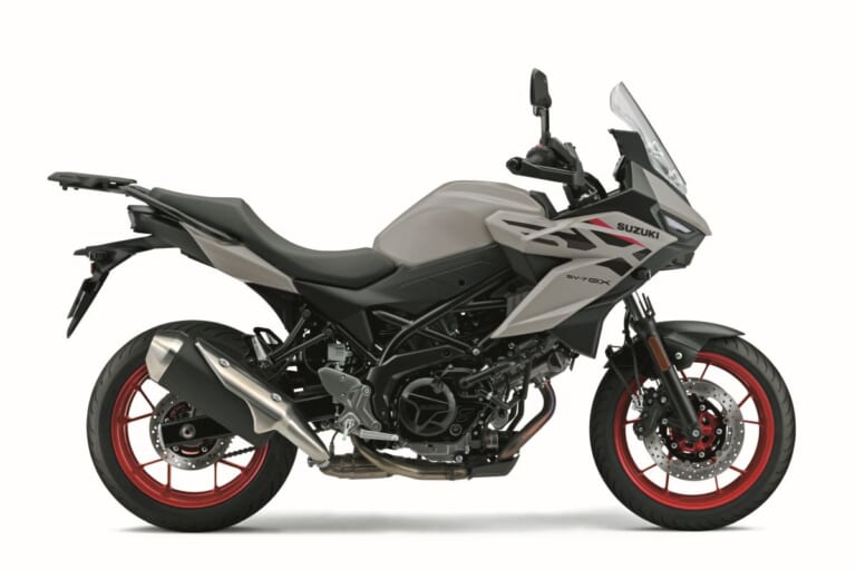 SUZUKI SV-7GX |待望のミドルVツインを継ぐ新型クロスオーバー! GSX-S1000GX譲りの顔つきと快適ポジションを獲得したスズキ「SV-7GX」がついに日本解禁
