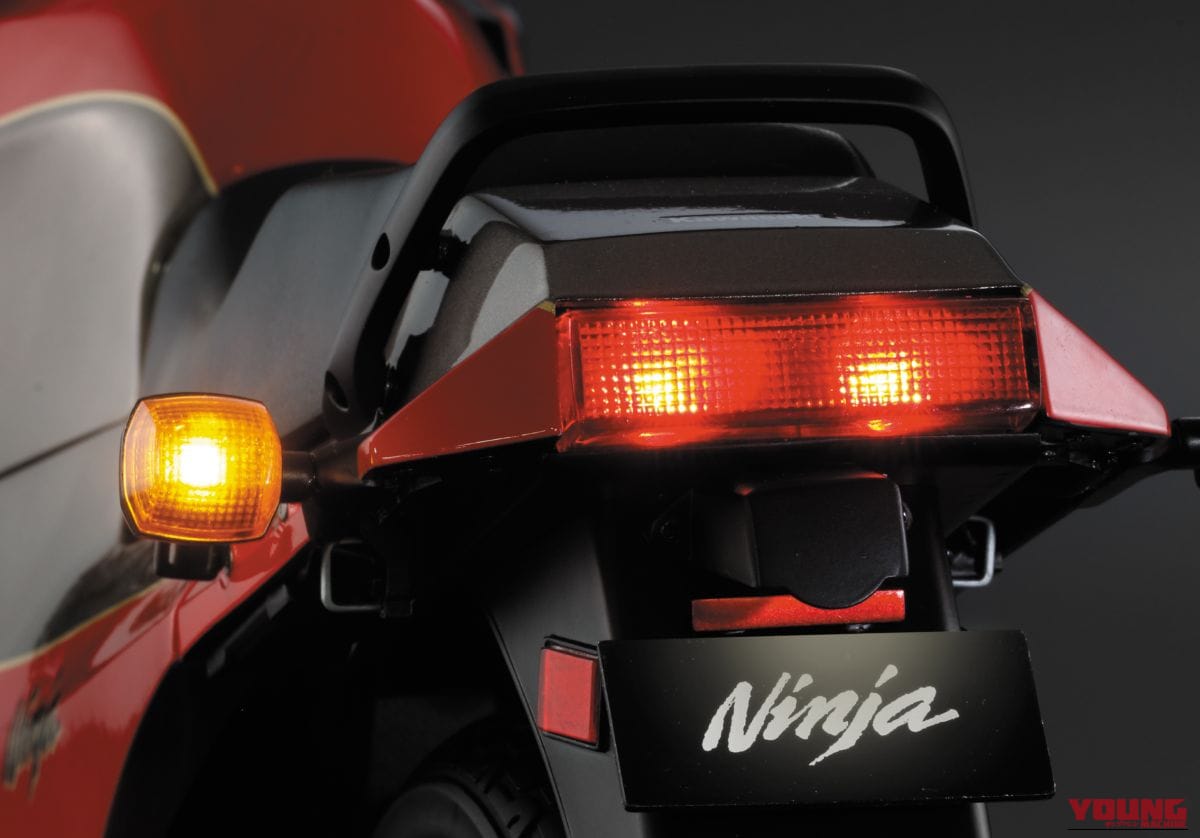 アシェット・コレクションズ・ジャパン 週刊 カワサキ Ninja GPZ900R｜『トップガン』A2型へ外装カスタムも可能! サウンド＆ライト点灯ギミックが熱い大迫力スケールモデルが組める『週刊 カワサキ Ninja GPZ900R』誕生