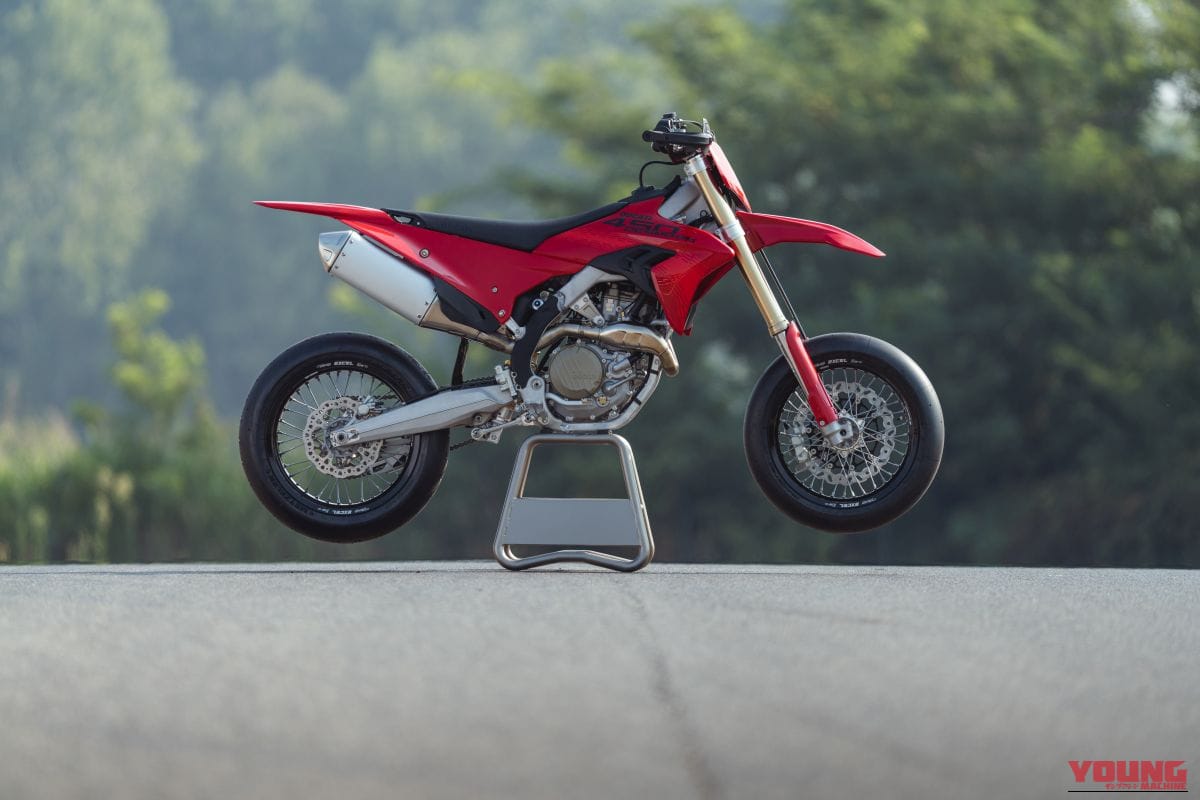 DUCATI Desmo450 SM|デスモドロミック単気筒は1万1900rpmまで回る! ドゥカティ初のレーシング・スーパーモト「Desmo450 SM」が2026年12月より欧州発売