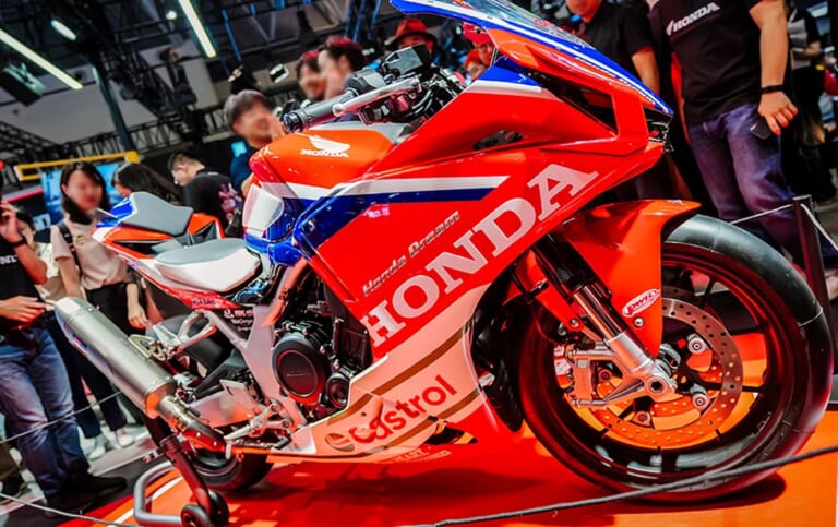 HONDA CBR500R FOUR RACING COLOR|巨大ウイングレットとRC213Vグラフィック! ホンダが魅せる4気筒エアロマシン・ホンダ「CBR500R(CBR400R) FOUR」カスタムコンセプトが中国で登場