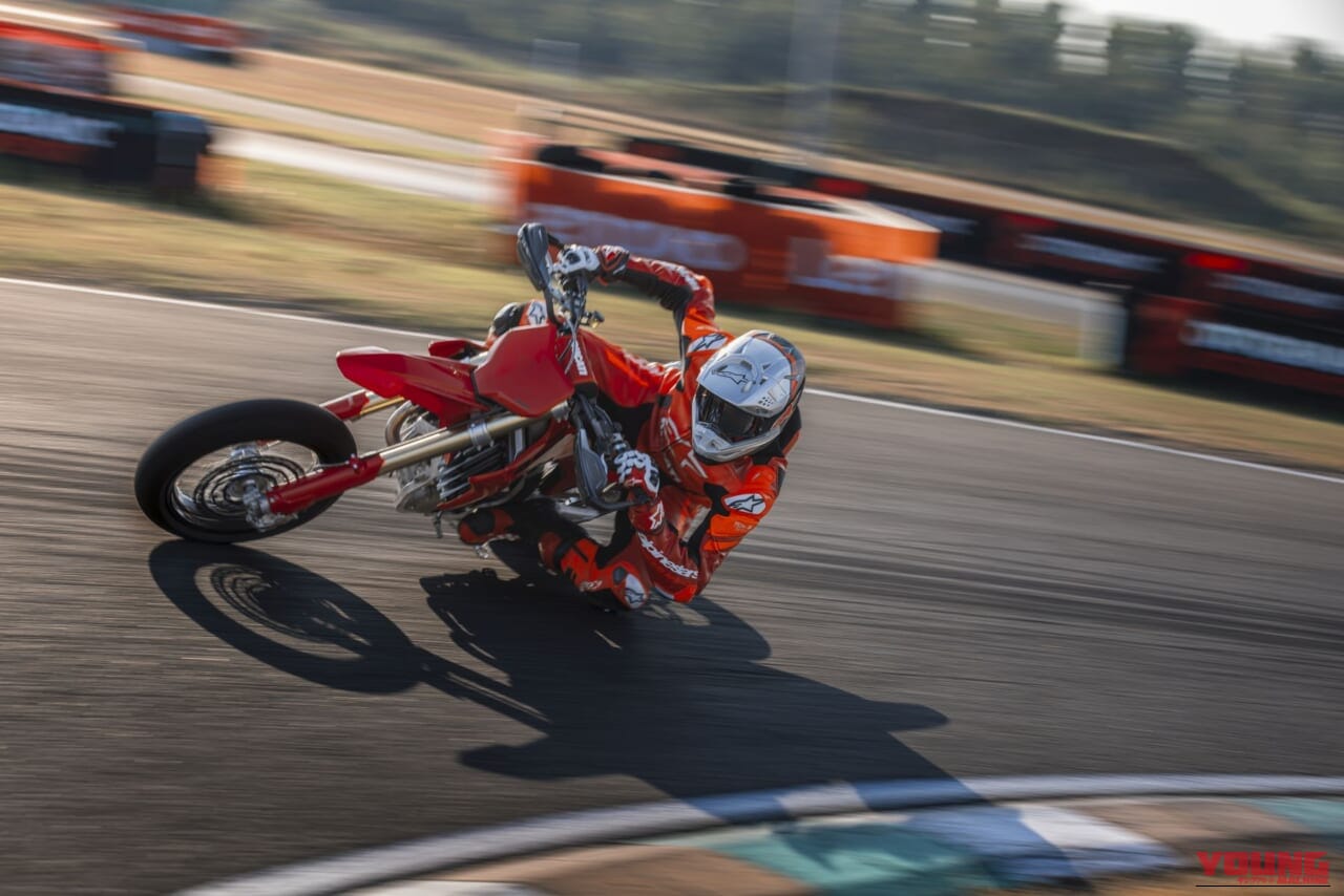 DUCATI Desmo450 SM｜デスモドロミック単気筒は1万1900rpmまで回る! ドゥカティ初のレーシング・スーパーモト「Desmo450 SM」が2026年12月より欧州発売
