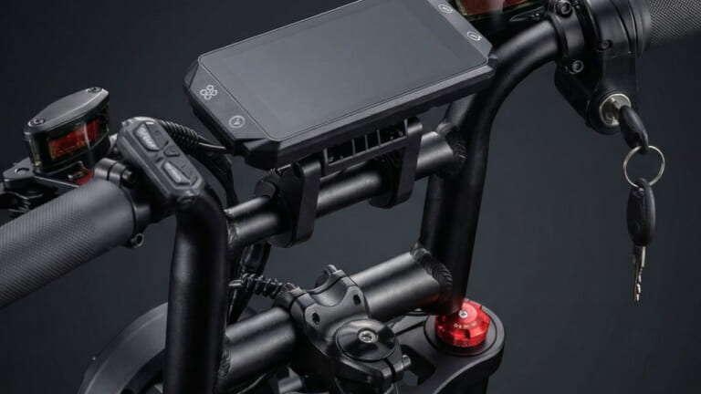 免許不要で乗れる本格バイクスタイル! 20×4インチ極太タイヤを履く特定小型原付「COSWHEEL MIRAI G」が一般販売をスタート