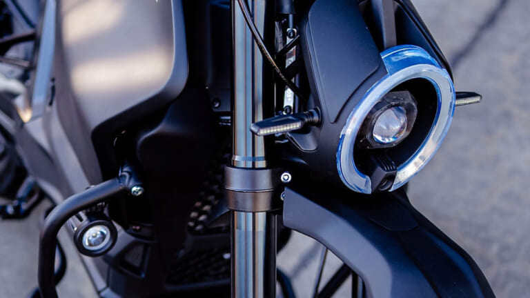 着脱バッテリー＆スマート機能を凝縮! ドイツ発イタリア設計の電動バイクブランド「GR1T」が解き放つ新スクランブラー＆ストリート【EICMA2026】