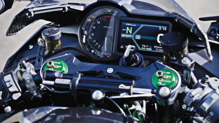 国内限定300台、418万円で発売! 中低速トルクを研ぎ澄ました過給モンスター「カワサキ Ninja H2 CARBON」2027年モデルの全貌が判明